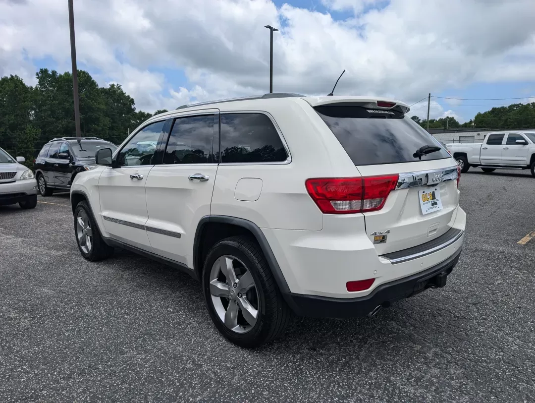 2011 /Dark Frost Beige/Light Frost Beige Interior Jeep Grand Cherokee Overland (1J4RR6GT9BC) with an Gas V8 5.7L/345 engine, 5-Speed Automatic transmission, located at 3959 U.S. 80 W, Phenix City, AL, 36870, (334) 297-4885, 32.469296, -85.135185 - 2011 Jeep Grand Cherokee Overland - Photo#6