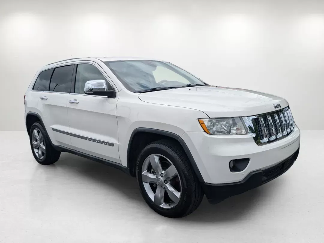 2011 /Dark Frost Beige/Light Frost Beige Interior Jeep Grand Cherokee Overland (1J4RR6GT9BC) with an Gas V8 5.7L/345 engine, 5-Speed Automatic transmission, located at 3959 U.S. 80 W, Phenix City, AL, 36870, (334) 297-4885, 32.469296, -85.135185 - 2011 Jeep Grand Cherokee Overland - Photo#3