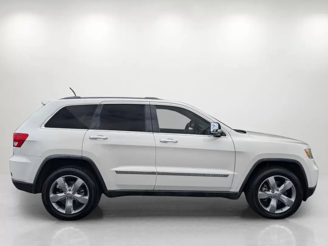 2011 /Dark Frost Beige/Light Frost Beige Interior Jeep Grand Cherokee Overland (1J4RR6GT9BC) with an Gas V8 5.7L/345 engine, 5-Speed Automatic transmission, located at 3959 U.S. 80 W, Phenix City, AL, 36870, (334) 297-4885, 32.469296, -85.135185 - 2011 Jeep Grand Cherokee Overland - Photo#4