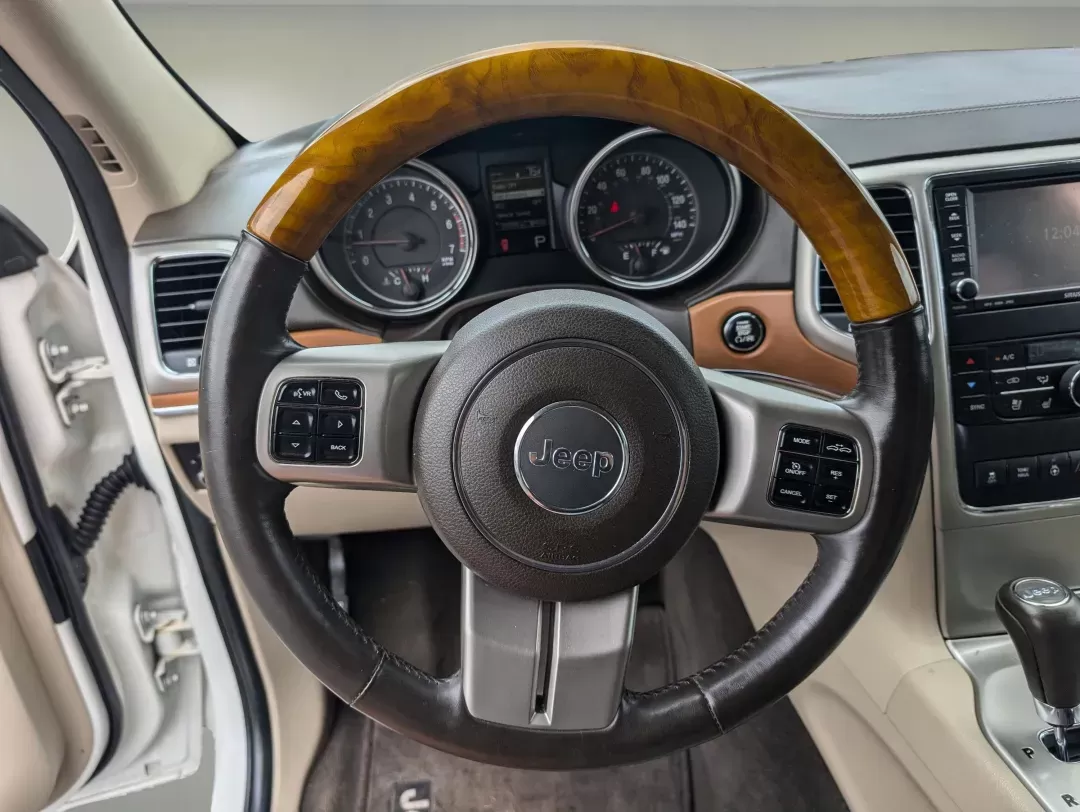 2011 /Dark Frost Beige/Light Frost Beige Interior Jeep Grand Cherokee Overland (1J4RR6GT9BC) with an Gas V8 5.7L/345 engine, 5-Speed Automatic transmission, located at 3959 U.S. 80 W, Phenix City, AL, 36870, (334) 297-4885, 32.469296, -85.135185 - 2011 Jeep Grand Cherokee Overland - Photo#15