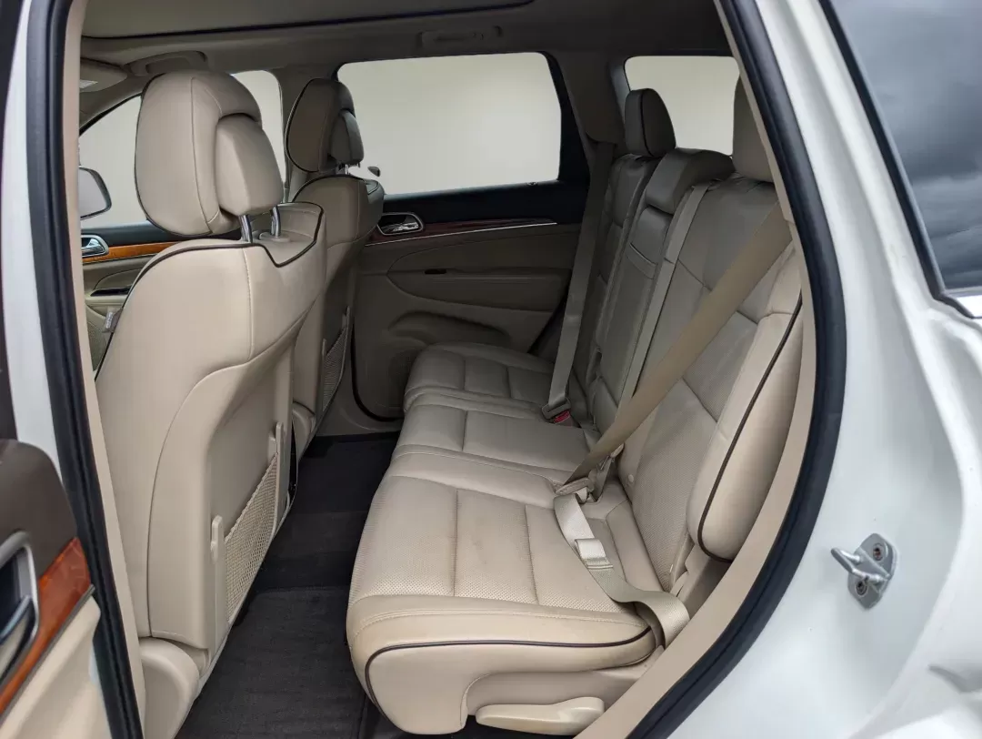 2011 /Dark Frost Beige/Light Frost Beige Interior Jeep Grand Cherokee Overland (1J4RR6GT9BC) with an Gas V8 5.7L/345 engine, 5-Speed Automatic transmission, located at 5115 14th Ave., Columbus, GA, 31904, (706) 323-0345, 32.511494, -84.971046 - 2011 Jeep Grand Cherokee Overland - Photo#10