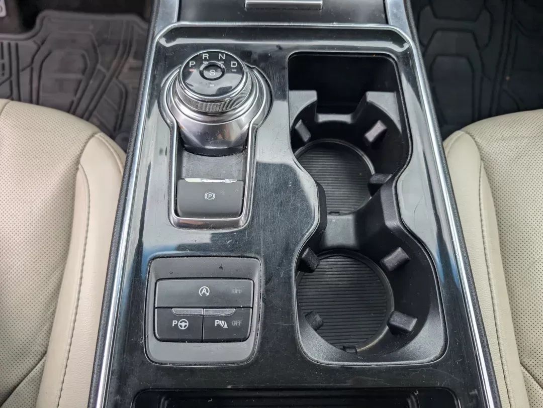 2019 Ford Edge Titanium (2FMPK3K99KB) with an Intercooled Turbo Premium Unleaded I-4 2.0 L/122 engine, 8-Speed Automatic w/OD transmission, located at 3959 U.S. 80 W, Phenix City, AL, 36870, (334) 297-4885, 32.469296, -85.135185 - 2019 Ford Edge Titanium - Photo#13