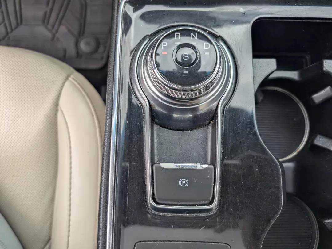 2019 Ford Edge Titanium (2FMPK3K99KB) with an Intercooled Turbo Premium Unleaded I-4 2.0 L/122 engine, 8-Speed Automatic w/OD transmission, located at 3959 U.S. 80 W, Phenix City, AL, 36870, (334) 297-4885, 32.469296, -85.135185 - 2019 Ford Edge Titanium - Photo#16