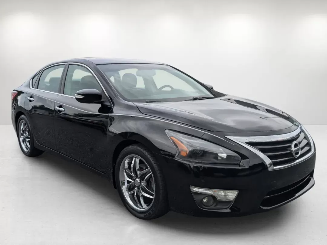 2013 /Charcoal Nissan Altima 2.5 SL (1N4AL3AP3DC) with an Gas I4 2.5L/152 engine, 1-Speed Continuously Variable Ratio transmission, located at 3959 U.S. 80 W, Phenix City, AL, 36870, (334) 297-4885, 32.469296, -85.135185 - 2013 Nissan Altima 2.5 SL - Photo#2
