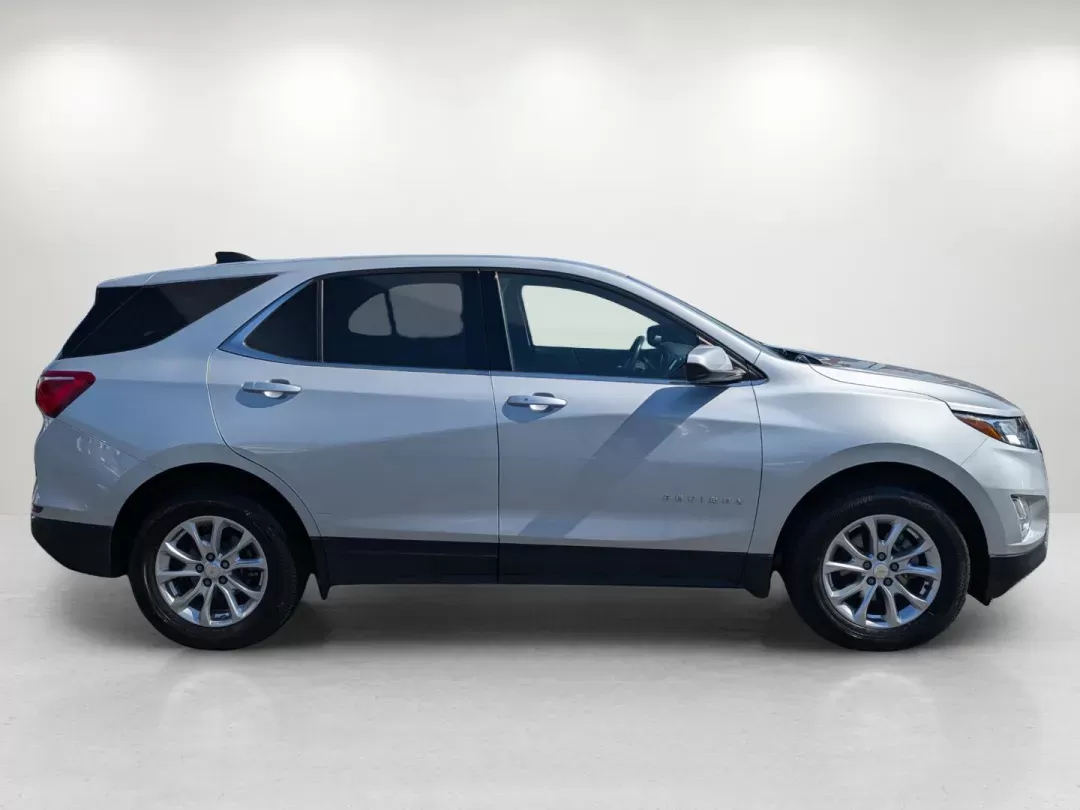 2020 Chevrolet Equinox LT (2GNAXTEV4L6) with an Turbocharged Gas I4 1.5L/92 engine, 6-Speed Automatic transmission, located at 3959 U.S. 80 W, Phenix City, AL, 36870, (334) 297-4885, 32.469296, -85.135185 - 2020 Chevrolet Equinox LT - Photo#4