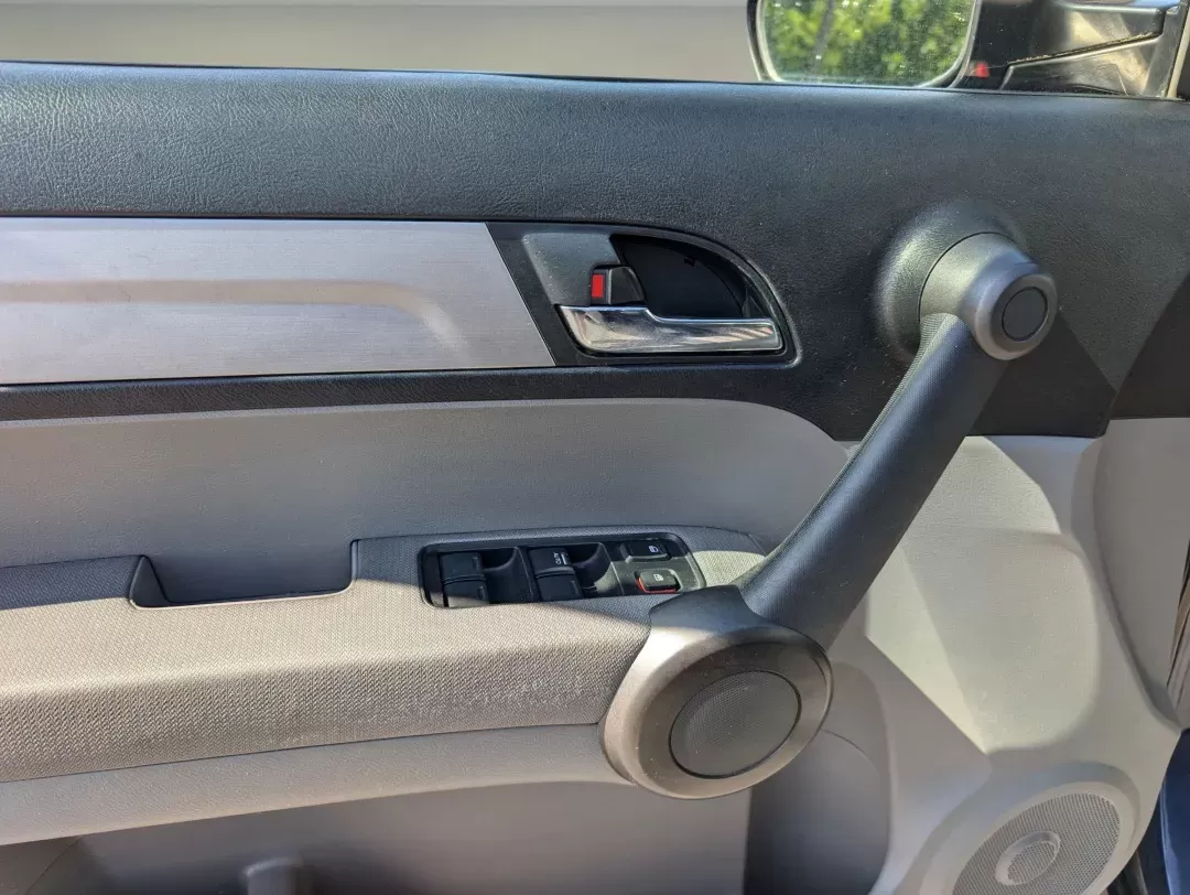 2011 Honda CR-V EX (5J6RE4H50BL) with an Gas I4 2.4L/144 engine, 5-Speed Automatic transmission, located at 3959 U.S. 80 W, Phenix City, AL, 36870, (334) 297-4885, 32.469296, -85.135185 - 2011 Honda CR-V EX - Photo#9