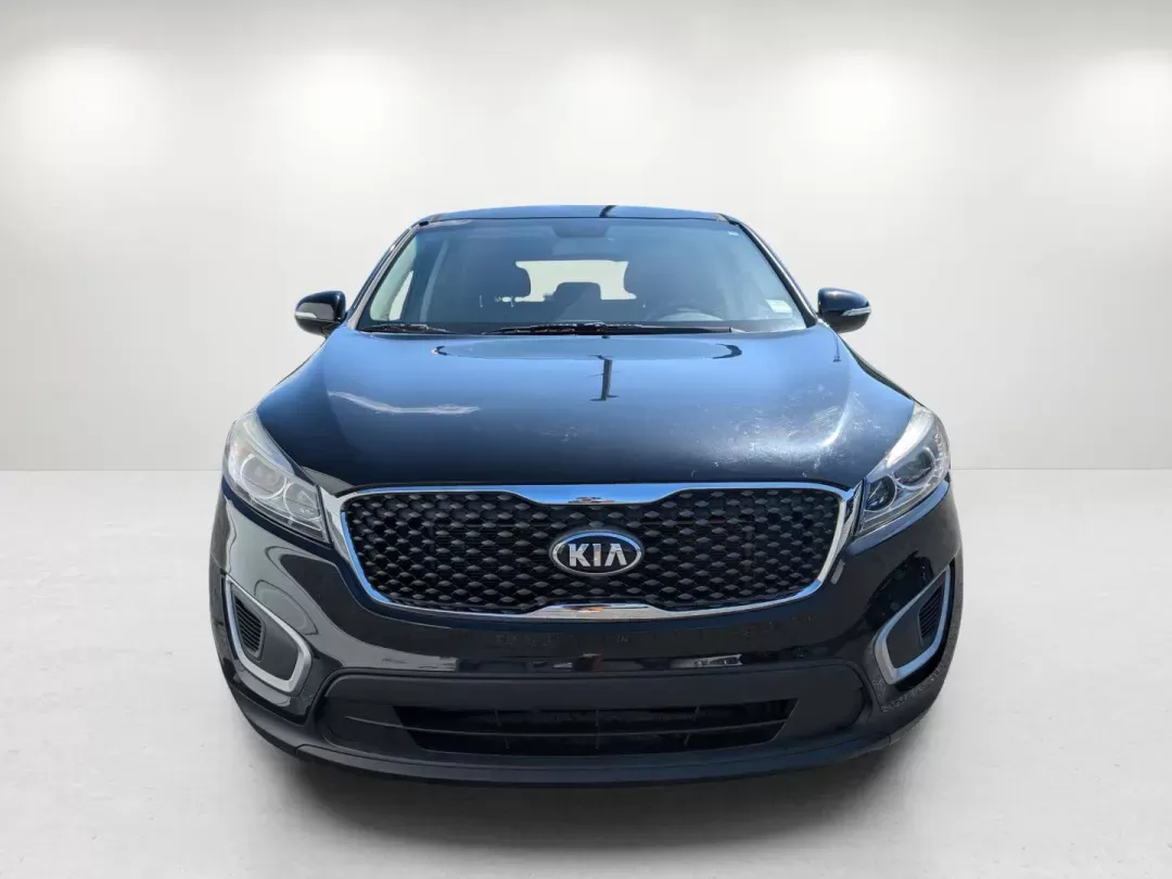 2018 /Satin Black Kia Sorento L (5XYPG4A38JG) with an Regular Unleaded I-4 2.4 L/144 engine, 6-Speed Automatic w/OD transmission, located at 3959 U.S. 80 W, Phenix City, AL, 36870, (334) 297-4885, 32.469296, -85.135185 - 2018 Kia Sorento L - Photo#2