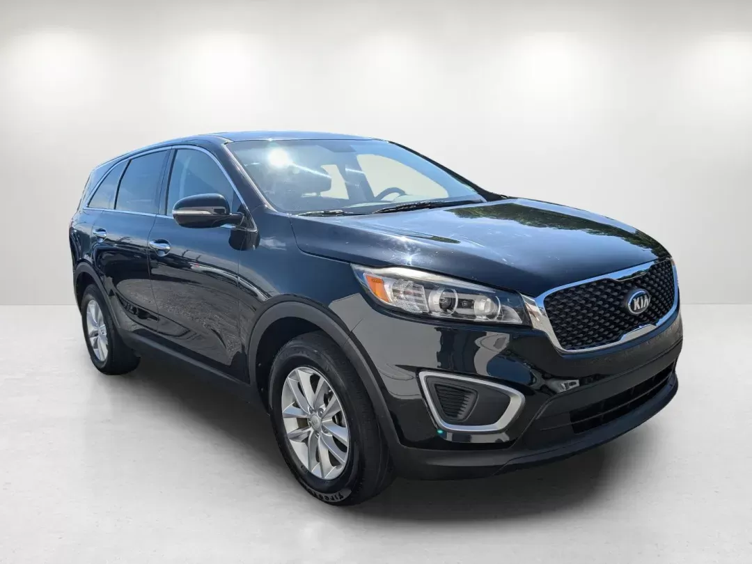 2018 /Satin Black Kia Sorento L (5XYPG4A38JG) with an Regular Unleaded I-4 2.4 L/144 engine, 6-Speed Automatic w/OD transmission, located at 3959 U.S. 80 W, Phenix City, AL, 36870, (334) 297-4885, 32.469296, -85.135185 - 2018 Kia Sorento L - Photo#3