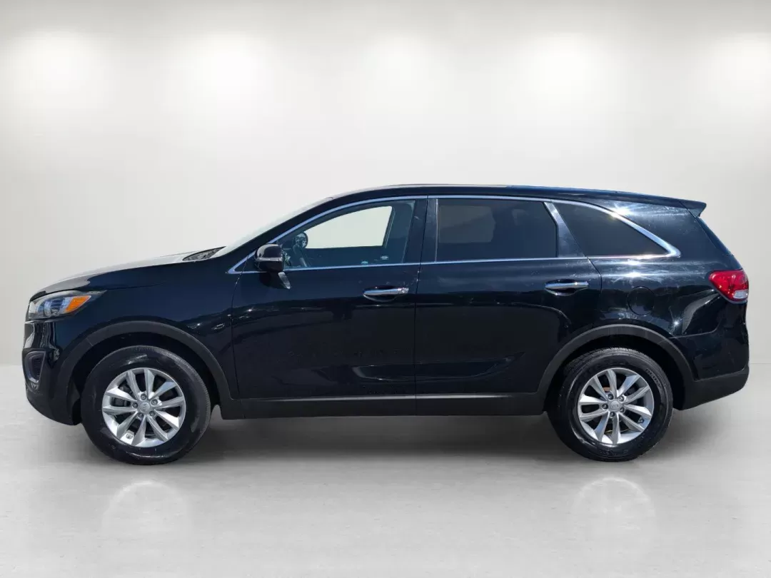 2018 /Satin Black Kia Sorento L (5XYPG4A38JG) with an Regular Unleaded I-4 2.4 L/144 engine, 6-Speed Automatic w/OD transmission, located at 3959 U.S. 80 W, Phenix City, AL, 36870, (334) 297-4885, 32.469296, -85.135185 - 2018 Kia Sorento L - Photo#8