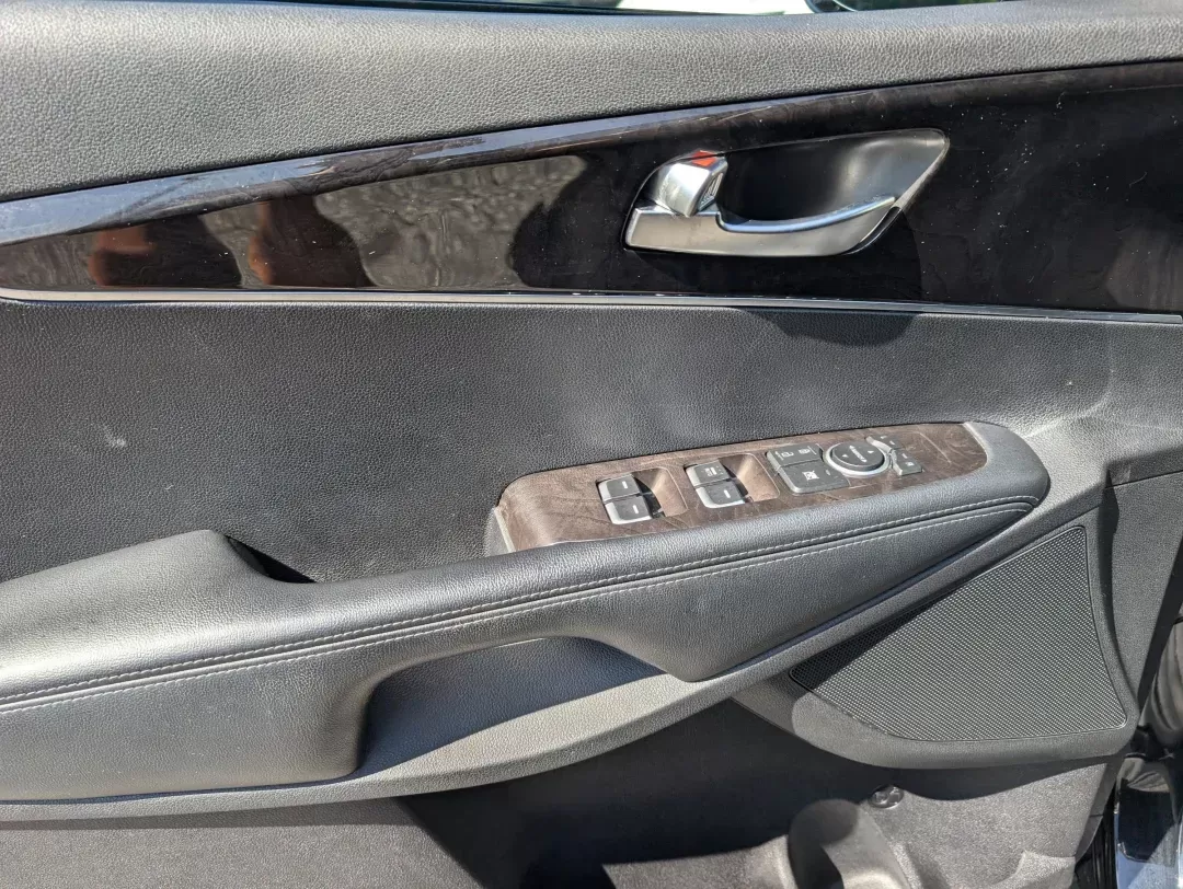 2018 /Satin Black Kia Sorento L (5XYPG4A38JG) with an Regular Unleaded I-4 2.4 L/144 engine, 6-Speed Automatic w/OD transmission, located at 3959 U.S. 80 W, Phenix City, AL, 36870, (334) 297-4885, 32.469296, -85.135185 - 2018 Kia Sorento L - Photo#9