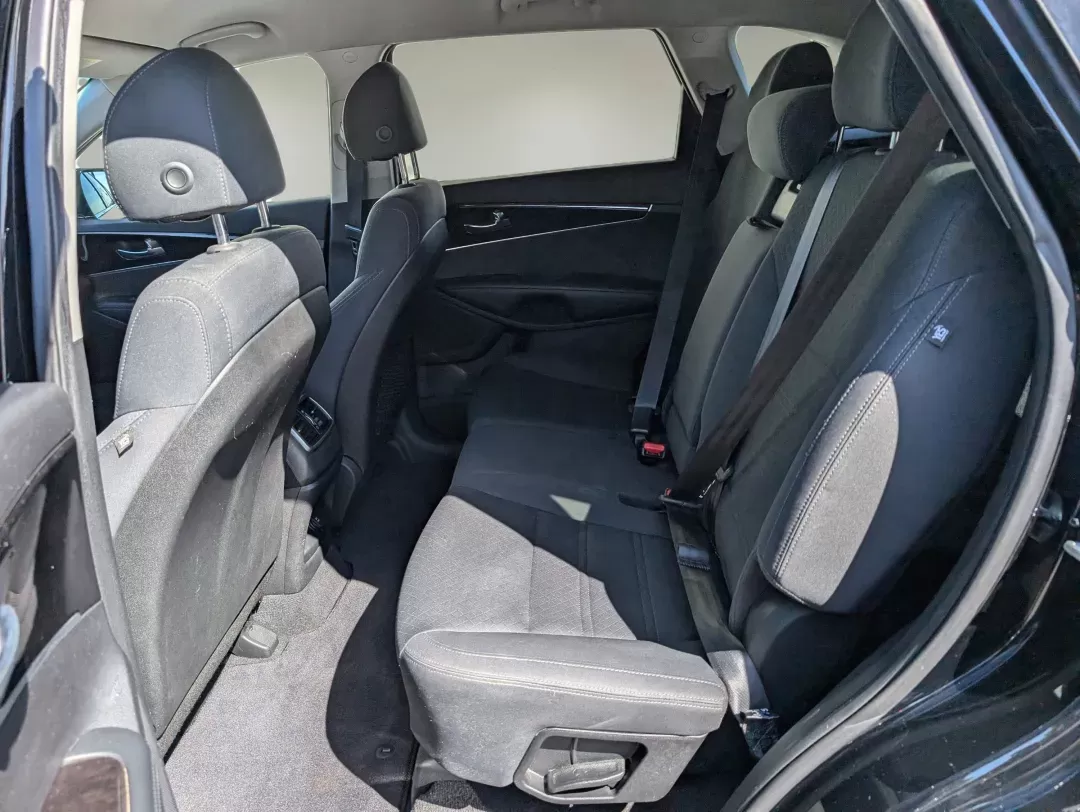2018 /Satin Black Kia Sorento L (5XYPG4A38JG) with an Regular Unleaded I-4 2.4 L/144 engine, 6-Speed Automatic w/OD transmission, located at 3959 U.S. 80 W, Phenix City, AL, 36870, (334) 297-4885, 32.469296, -85.135185 - 2018 Kia Sorento L - Photo#11
