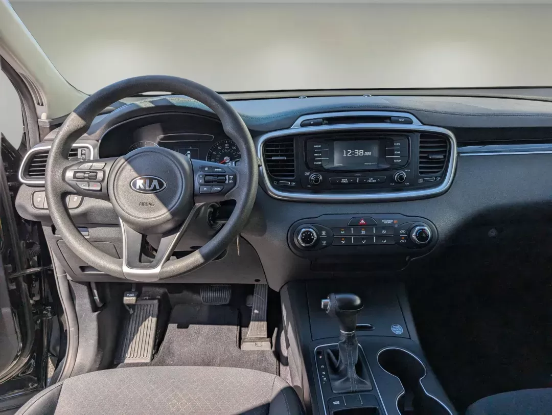 2018 /Satin Black Kia Sorento L (5XYPG4A38JG) with an Regular Unleaded I-4 2.4 L/144 engine, 6-Speed Automatic w/OD transmission, located at 3959 U.S. 80 W, Phenix City, AL, 36870, (334) 297-4885, 32.469296, -85.135185 - 2018 Kia Sorento L - Photo#12