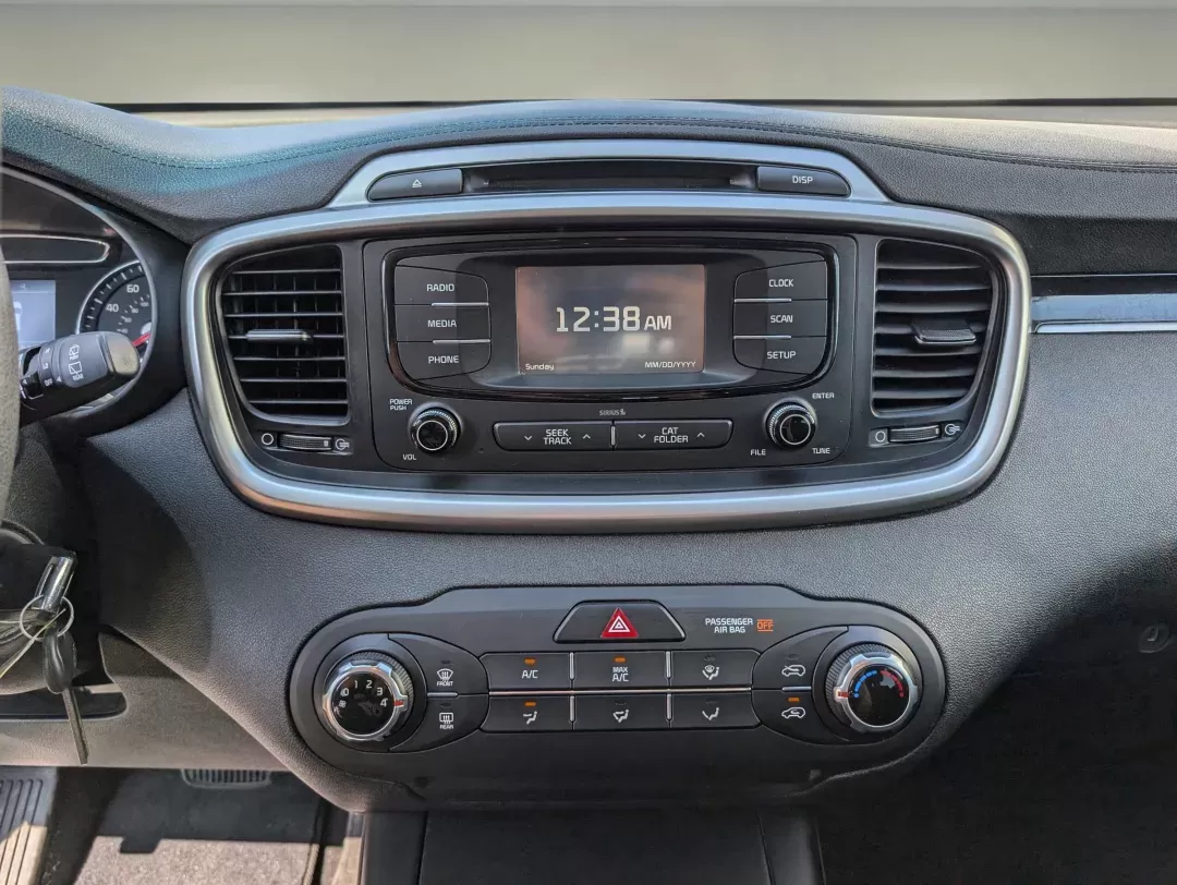 2018 /Satin Black Kia Sorento L (5XYPG4A38JG) with an Regular Unleaded I-4 2.4 L/144 engine, 6-Speed Automatic w/OD transmission, located at 3959 U.S. 80 W, Phenix City, AL, 36870, (334) 297-4885, 32.469296, -85.135185 - 2018 Kia Sorento L - Photo#15