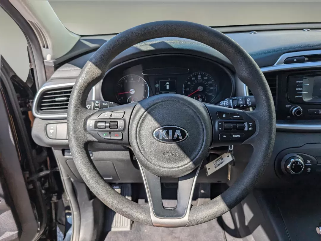 2018 /Satin Black Kia Sorento L (5XYPG4A38JG) with an Regular Unleaded I-4 2.4 L/144 engine, 6-Speed Automatic w/OD transmission, located at 3959 U.S. 80 W, Phenix City, AL, 36870, (334) 297-4885, 32.469296, -85.135185 - 2018 Kia Sorento L - Photo#16