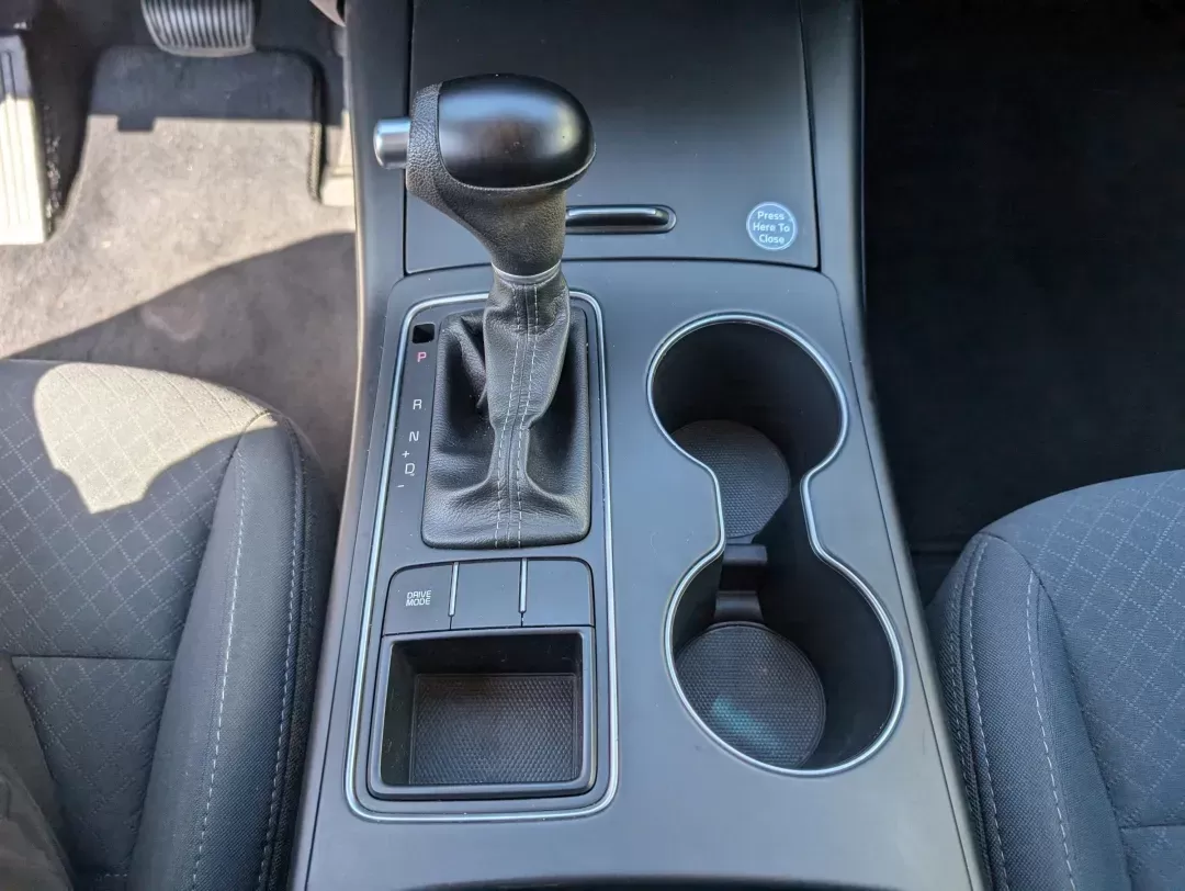 2018 /Satin Black Kia Sorento L (5XYPG4A38JG) with an Regular Unleaded I-4 2.4 L/144 engine, 6-Speed Automatic w/OD transmission, located at 1430 Gateway Drive, Opelika, AL, 36801, (334) 239-0944, 32.637871, -85.409790 - 2018 Kia Sorento L - Photo#13