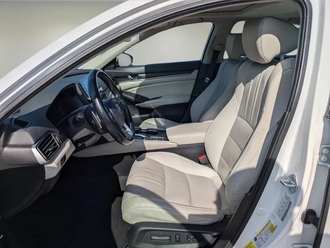 2021 Honda Accord Hybrid EX-L (1HGCV3F50MA) with an Gas/Electric I-4 2.0 L/122 engine, 1-Speed CVT w/OD transmission, located at 3959 U.S. 80 W, Phenix City, AL, 36870, (334) 297-4885, 32.469296, -85.135185 - 2021 Honda Accord Hybrid EX-L - Photo#10