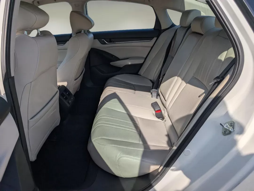 2021 Honda Accord Hybrid EX-L (1HGCV3F50MA) with an Gas/Electric I-4 2.0 L/122 engine, 1-Speed CVT w/OD transmission, located at 3959 U.S. 80 W, Phenix City, AL, 36870, (334) 297-4885, 32.469296, -85.135185 - 2021 Honda Accord Hybrid EX-L - Photo#11