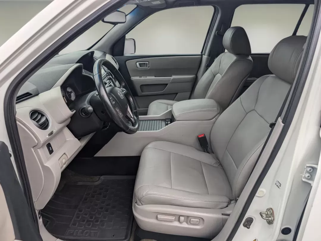 2015 Honda Pilot EX-L (5FNYF3H6XFB) with an Regular Unleaded V-6 3.5 L/212 engine, 5-Speed Automatic w/OD transmission, located at 3959 U.S. 80 W, Phenix City, AL, 36870, (334) 297-4885, 32.469296, -85.135185 - 2015 Honda Pilot EX-L - Photo#9