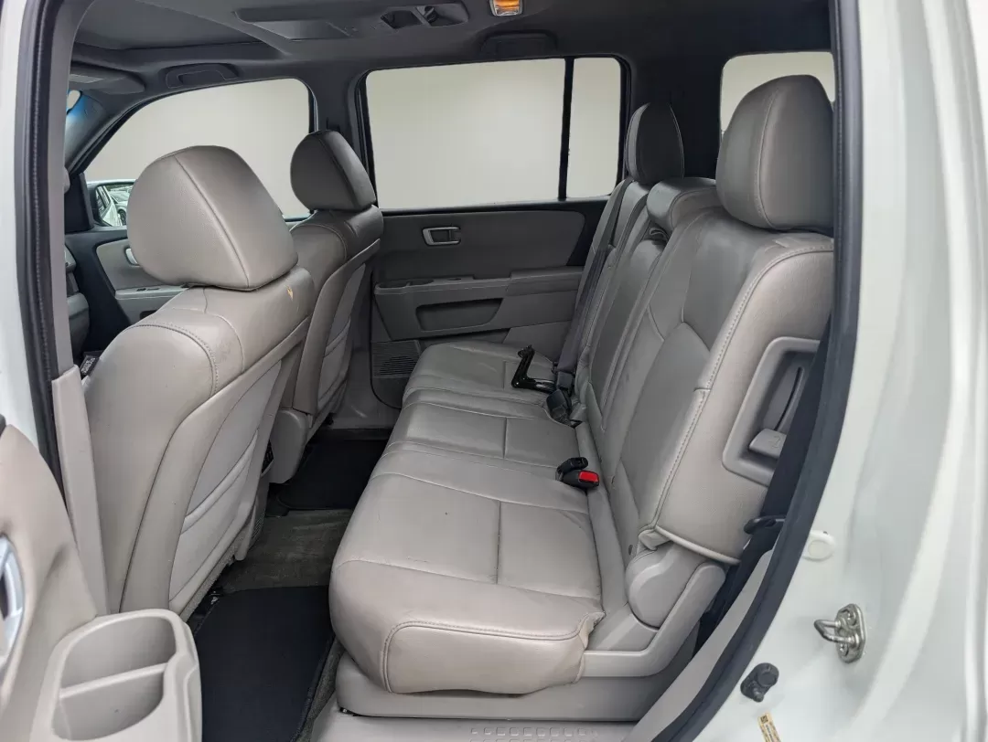 2015 Honda Pilot EX-L (5FNYF3H6XFB) with an Regular Unleaded V-6 3.5 L/212 engine, 5-Speed Automatic w/OD transmission, located at 3959 U.S. 80 W, Phenix City, AL, 36870, (334) 297-4885, 32.469296, -85.135185 - 2015 Honda Pilot EX-L - Photo#10