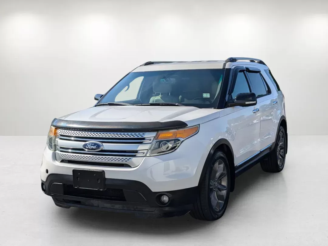 2013 Ford Explorer XLT (1FM5K7D81DG) with an Gas V6 3.5L/213 engine, 6-Speed Automatic w/manual shift transmission, located at 3959 U.S. 80 W, Phenix City, AL, 36870, (334) 297-4885, 32.469296, -85.135185 - 2013 Ford Explorer XLT - Photo#1