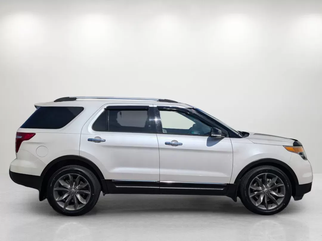 2013 Ford Explorer XLT (1FM5K7D81DG) with an Gas V6 3.5L/213 engine, 6-Speed Automatic w/manual shift transmission, located at 3959 U.S. 80 W, Phenix City, AL, 36870, (334) 297-4885, 32.469296, -85.135185 - 2013 Ford Explorer XLT - Photo#4