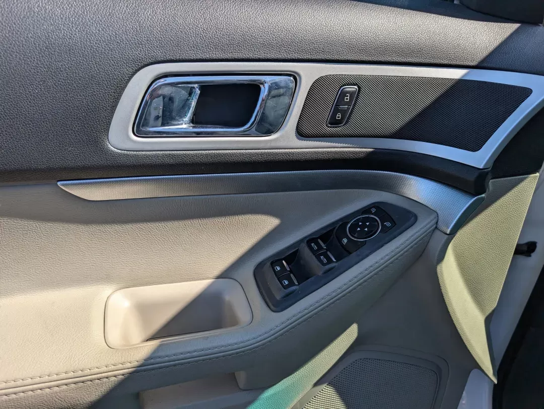 2013 Ford Explorer XLT (1FM5K7D81DG) with an Gas V6 3.5L/213 engine, 6-Speed Automatic w/manual shift transmission, located at 3959 U.S. 80 W, Phenix City, AL, 36870, (334) 297-4885, 32.469296, -85.135185 - 2013 Ford Explorer XLT - Photo#9