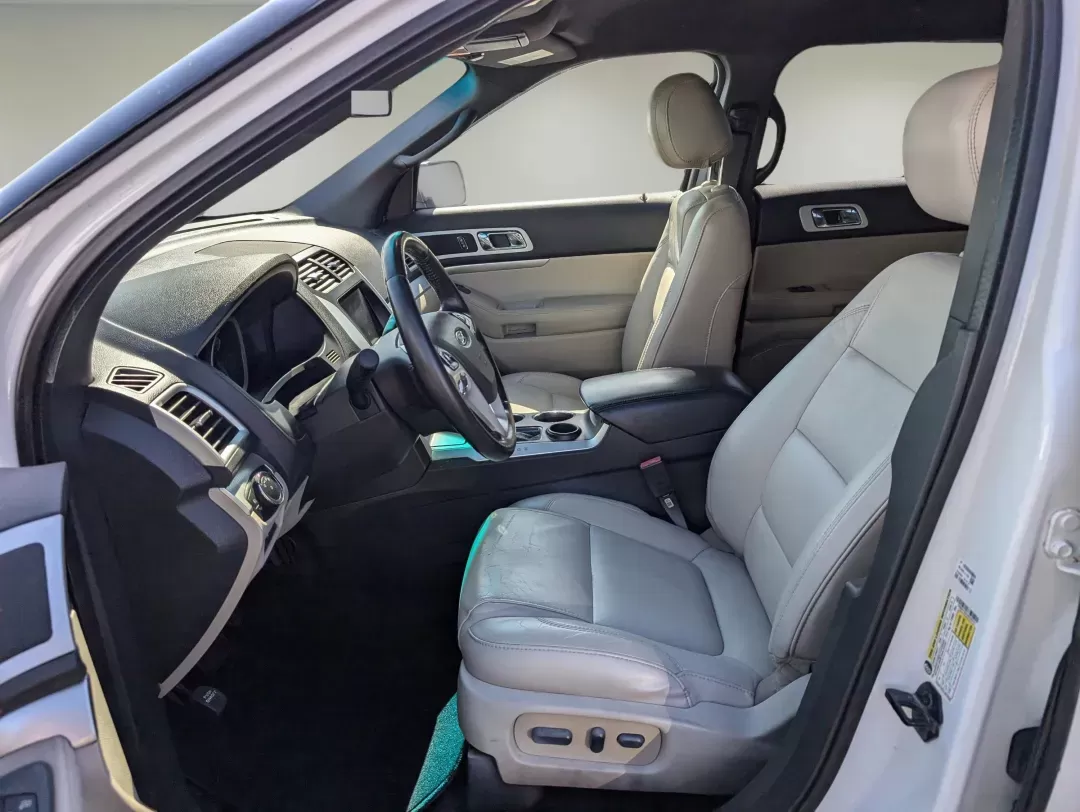 2013 Ford Explorer XLT (1FM5K7D81DG) with an Gas V6 3.5L/213 engine, 6-Speed Automatic w/manual shift transmission, located at 3959 U.S. 80 W, Phenix City, AL, 36870, (334) 297-4885, 32.469296, -85.135185 - 2013 Ford Explorer XLT - Photo#10