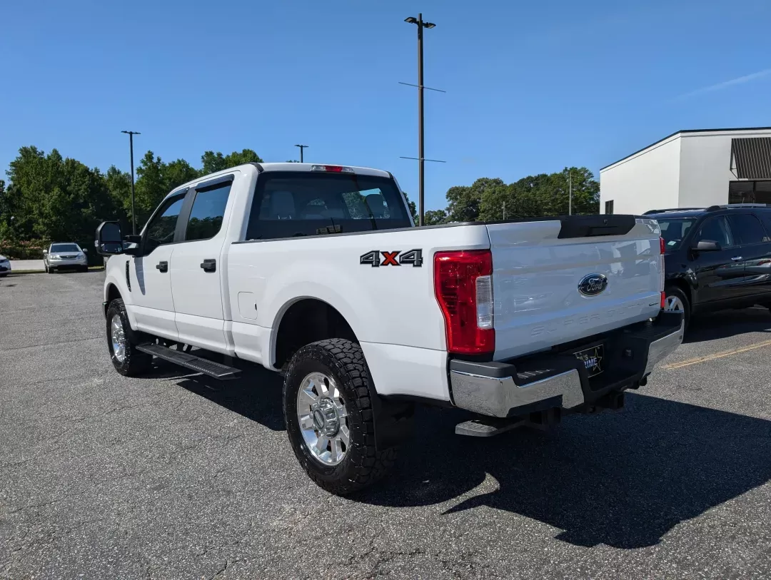 2019 Ford Super Duty F-250 SRW XL (1FT7W2B62KE) with an Regular Unleaded V-8 6.2 L/379 engine, 6-Speed Automatic w/OD transmission, located at 3959 U.S. 80 W, Phenix City, AL, 36870, (334) 297-4885, 32.469296, -85.135185 - 2019 Ford Super Duty F-250 SRW XL - Photo#6