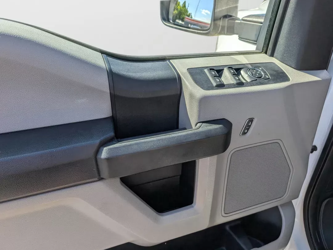 2019 Ford Super Duty F-250 SRW XL (1FT7W2B62KE) with an Regular Unleaded V-8 6.2 L/379 engine, 6-Speed Automatic w/OD transmission, located at 3959 U.S. 80 W, Phenix City, AL, 36870, (334) 297-4885, 32.469296, -85.135185 - 2019 Ford Super Duty F-250 SRW XL - Photo#9