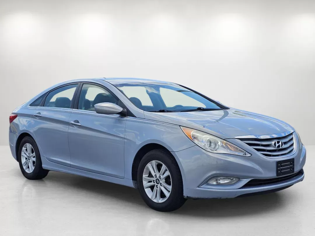 2013 /Gray Hyundai Sonata GLS (5NPEB4AC0DH) with an Gas I4 2.4L/144 engine, 6-Speed Automatic w/Manual Shift transmission, located at 521 Old Farm Lane Rd, Prattville, AL, 36066, (334) 325-1505, 32.482460, -86.416367 - 2013 Hyundai Sonata GLS - Photo#2