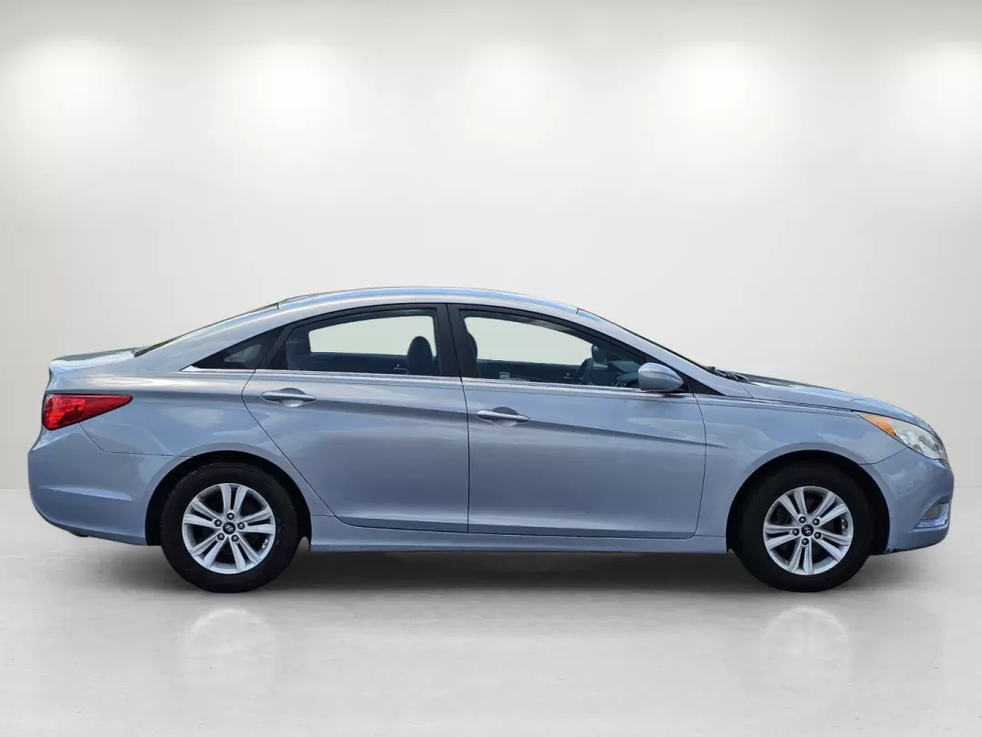 2013 /Gray Hyundai Sonata GLS (5NPEB4AC0DH) with an Gas I4 2.4L/144 engine, 6-Speed Automatic w/Manual Shift transmission, located at 521 Old Farm Lane Rd, Prattville, AL, 36066, (334) 325-1505, 32.482460, -86.416367 - 2013 Hyundai Sonata GLS - Photo#3