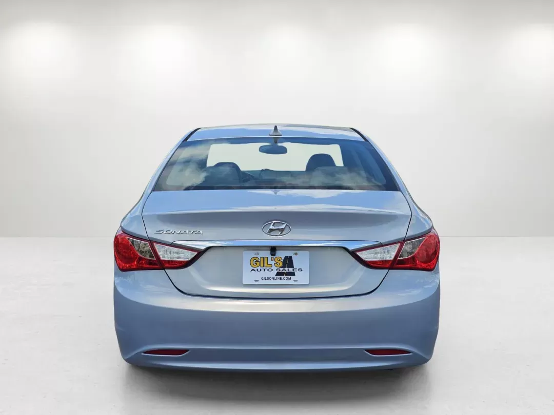 2013 /Gray Hyundai Sonata GLS (5NPEB4AC0DH) with an Gas I4 2.4L/144 engine, 6-Speed Automatic w/Manual Shift transmission, located at 521 Old Farm Lane Rd, Prattville, AL, 36066, (334) 325-1505, 32.482460, -86.416367 - 2013 Hyundai Sonata GLS - Photo#5