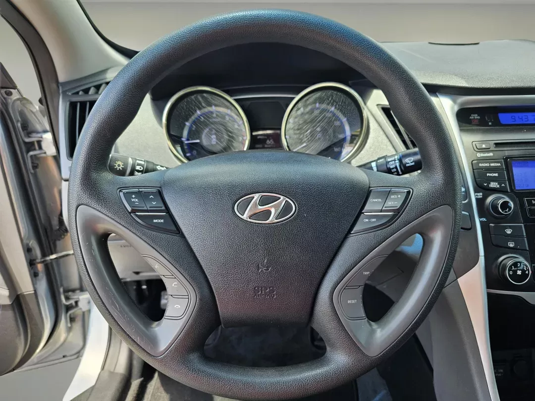 2013 /Gray Hyundai Sonata GLS (5NPEB4AC0DH) with an Gas I4 2.4L/144 engine, 6-Speed Automatic w/Manual Shift transmission, located at 521 Old Farm Lane Rd, Prattville, AL, 36066, (334) 325-1505, 32.482460, -86.416367 - 2013 Hyundai Sonata GLS - Photo#10