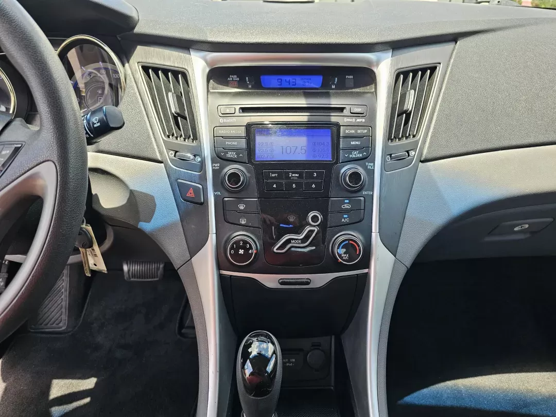 2013 /Gray Hyundai Sonata GLS (5NPEB4AC0DH) with an Gas I4 2.4L/144 engine, 6-Speed Automatic w/Manual Shift transmission, located at 521 Old Farm Lane Rd, Prattville, AL, 36066, (334) 325-1505, 32.482460, -86.416367 - 2013 Hyundai Sonata GLS - Photo#12