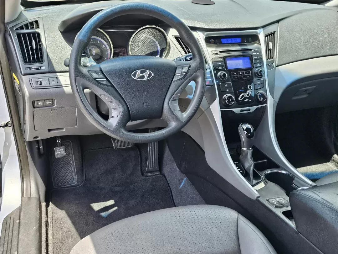 2013 /Gray Hyundai Sonata GLS (5NPEB4AC0DH) with an Gas I4 2.4L/144 engine, 6-Speed Automatic w/Manual Shift transmission, located at 521 Old Farm Lane Rd, Prattville, AL, 36066, (334) 325-1505, 32.482460, -86.416367 - 2013 Hyundai Sonata GLS - Photo#15
