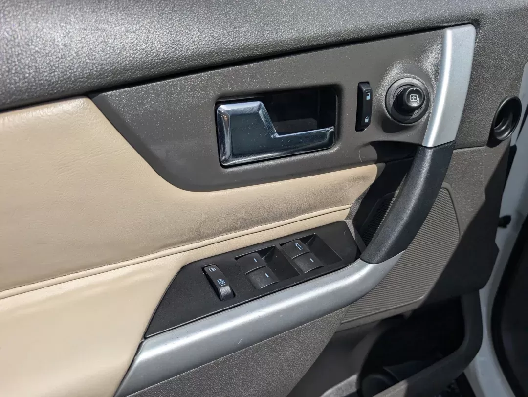 2013 Ford Edge SE (2FMDK3GC8DB) with an Gas V6 3.5L/213 engine, 6-Speed Automatic w/manual shift transmission, located at 521 Old Farm Lane Rd, Prattville, AL, 36066, (334) 325-1505, 32.482460, -86.416367 - 2013 Ford Edge SE - Photo#8