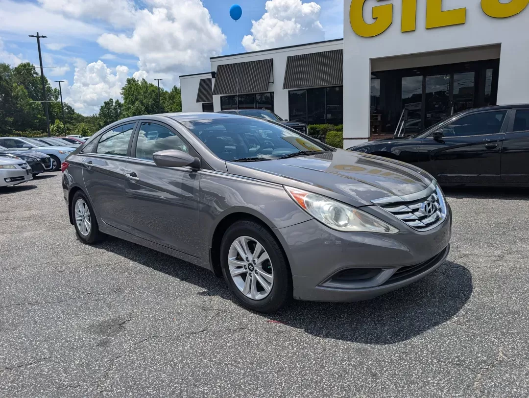 2012 /Gray Hyundai Sonata GLS PZEV (5NPEB4AC0CH) with an Gas I4 2.4L/144 engine, 6-Speed Automatic w/manual shift transmission, located at 3959 U.S. 80 W, Phenix City, AL, 36870, (334) 297-4885, 32.469296, -85.135185 - 2012 Hyundai Sonata GLS PZEV - Photo#2