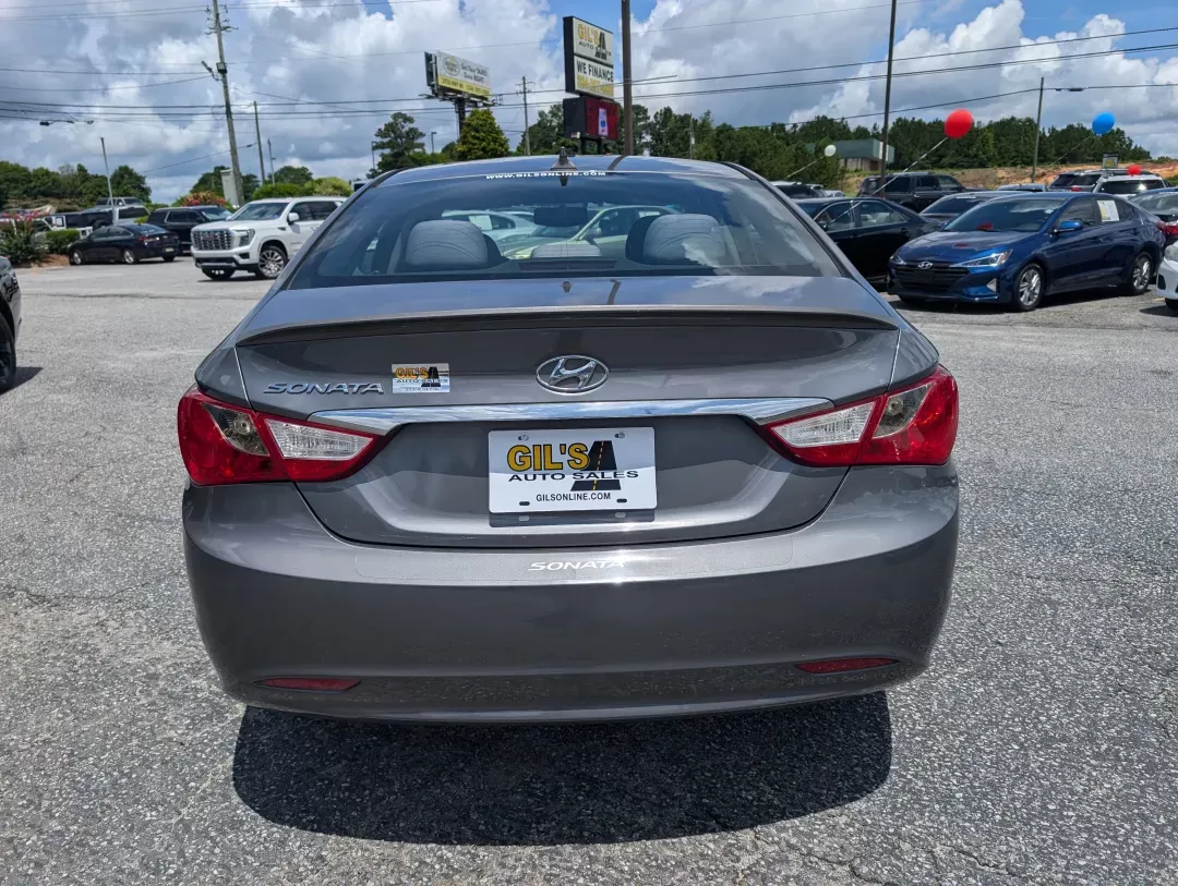 2012 /Gray Hyundai Sonata GLS PZEV (5NPEB4AC0CH) with an Gas I4 2.4L/144 engine, 6-Speed Automatic w/manual shift transmission, located at 3959 U.S. 80 W, Phenix City, AL, 36870, (334) 297-4885, 32.469296, -85.135185 - 2012 Hyundai Sonata GLS PZEV - Photo#5
