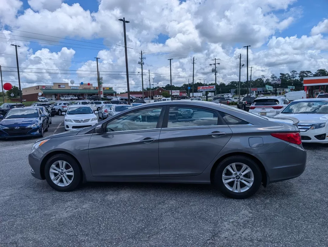 2012 /Gray Hyundai Sonata GLS PZEV (5NPEB4AC0CH) with an Gas I4 2.4L/144 engine, 6-Speed Automatic w/manual shift transmission, located at 3959 U.S. 80 W, Phenix City, AL, 36870, (334) 297-4885, 32.469296, -85.135185 - 2012 Hyundai Sonata GLS PZEV - Photo#7