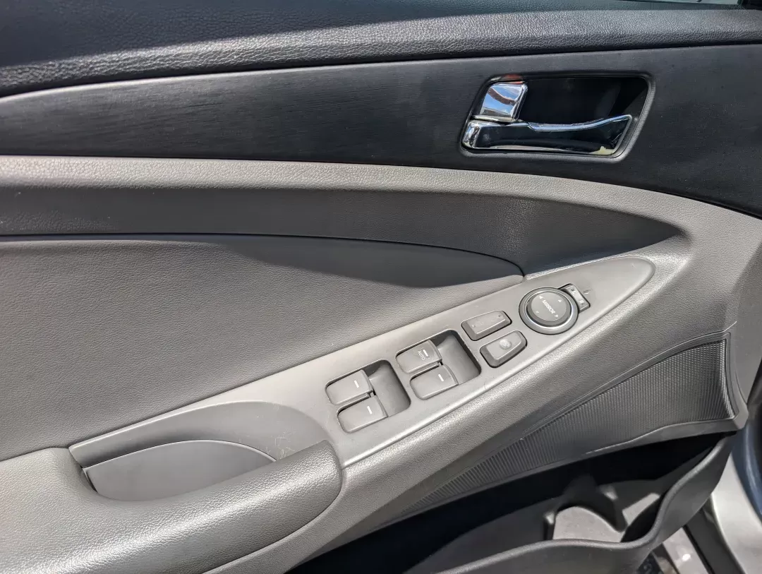 2012 /Gray Hyundai Sonata GLS PZEV (5NPEB4AC0CH) with an Gas I4 2.4L/144 engine, 6-Speed Automatic w/manual shift transmission, located at 3959 U.S. 80 W, Phenix City, AL, 36870, (334) 297-4885, 32.469296, -85.135185 - 2012 Hyundai Sonata GLS PZEV - Photo#8