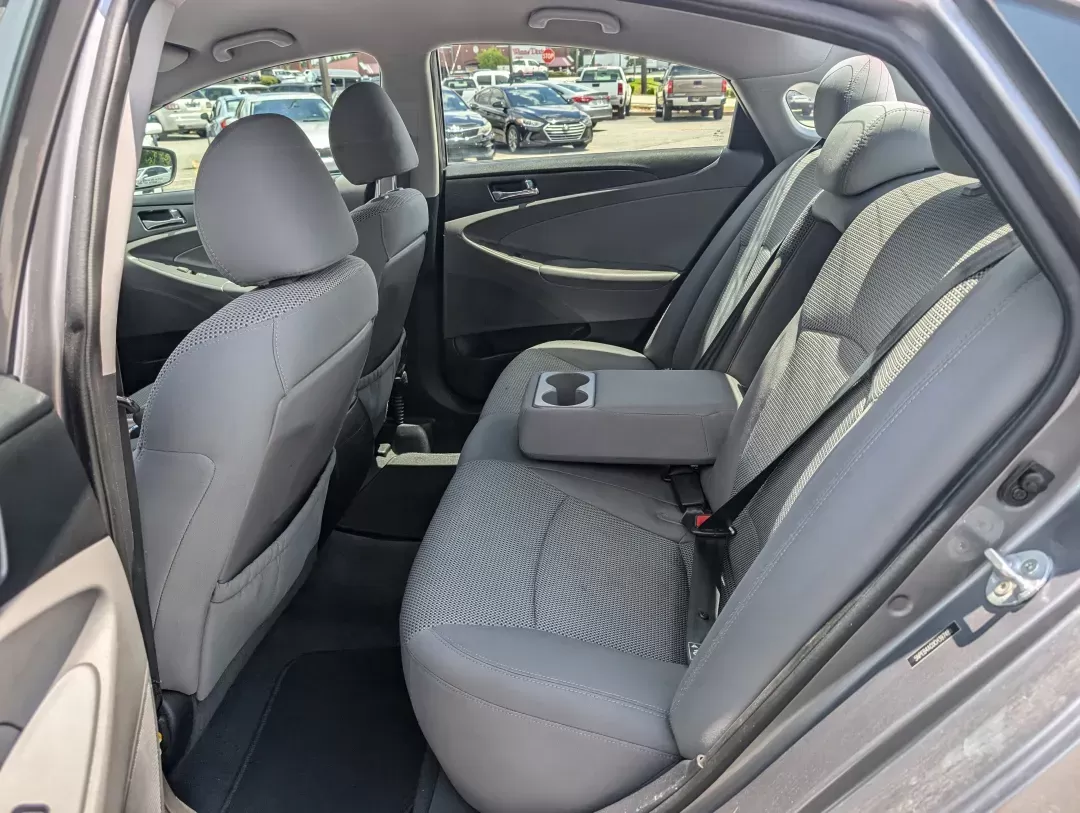 2012 /Gray Hyundai Sonata GLS PZEV (5NPEB4AC0CH) with an Gas I4 2.4L/144 engine, 6-Speed Automatic w/manual shift transmission, located at 3959 U.S. 80 W, Phenix City, AL, 36870, (334) 297-4885, 32.469296, -85.135185 - 2012 Hyundai Sonata GLS PZEV - Photo#10