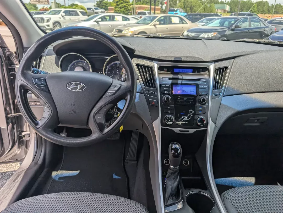 2012 /Gray Hyundai Sonata GLS PZEV (5NPEB4AC0CH) with an Gas I4 2.4L/144 engine, 6-Speed Automatic w/manual shift transmission, located at 3959 U.S. 80 W, Phenix City, AL, 36870, (334) 297-4885, 32.469296, -85.135185 - 2012 Hyundai Sonata GLS PZEV - Photo#11