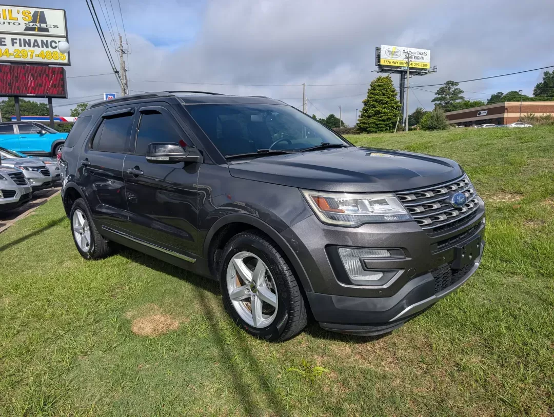 2017 Ford Explorer XLT (1FM5K8D83HG) with an Regular Unleaded V-6 3.5 L/213 engine, 6-Speed Automatic w/OD transmission, located at 3959 U.S. 80 W, Phenix City, AL, 36870, (334) 297-4885, 32.469296, -85.135185 - 2017 Ford Explorer XLT - Photo#2