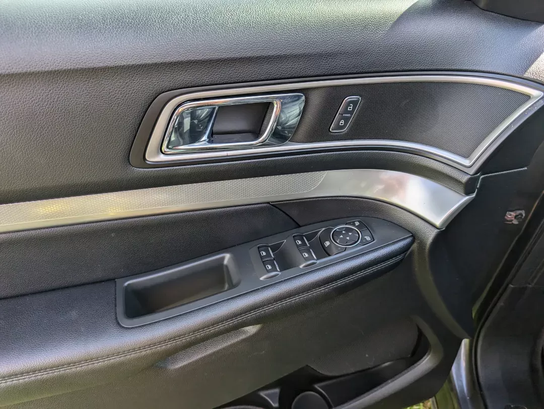 2017 Ford Explorer XLT (1FM5K8D83HG) with an Regular Unleaded V-6 3.5 L/213 engine, 6-Speed Automatic w/OD transmission, located at 3959 U.S. 80 W, Phenix City, AL, 36870, (334) 297-4885, 32.469296, -85.135185 - 2017 Ford Explorer XLT - Photo#8