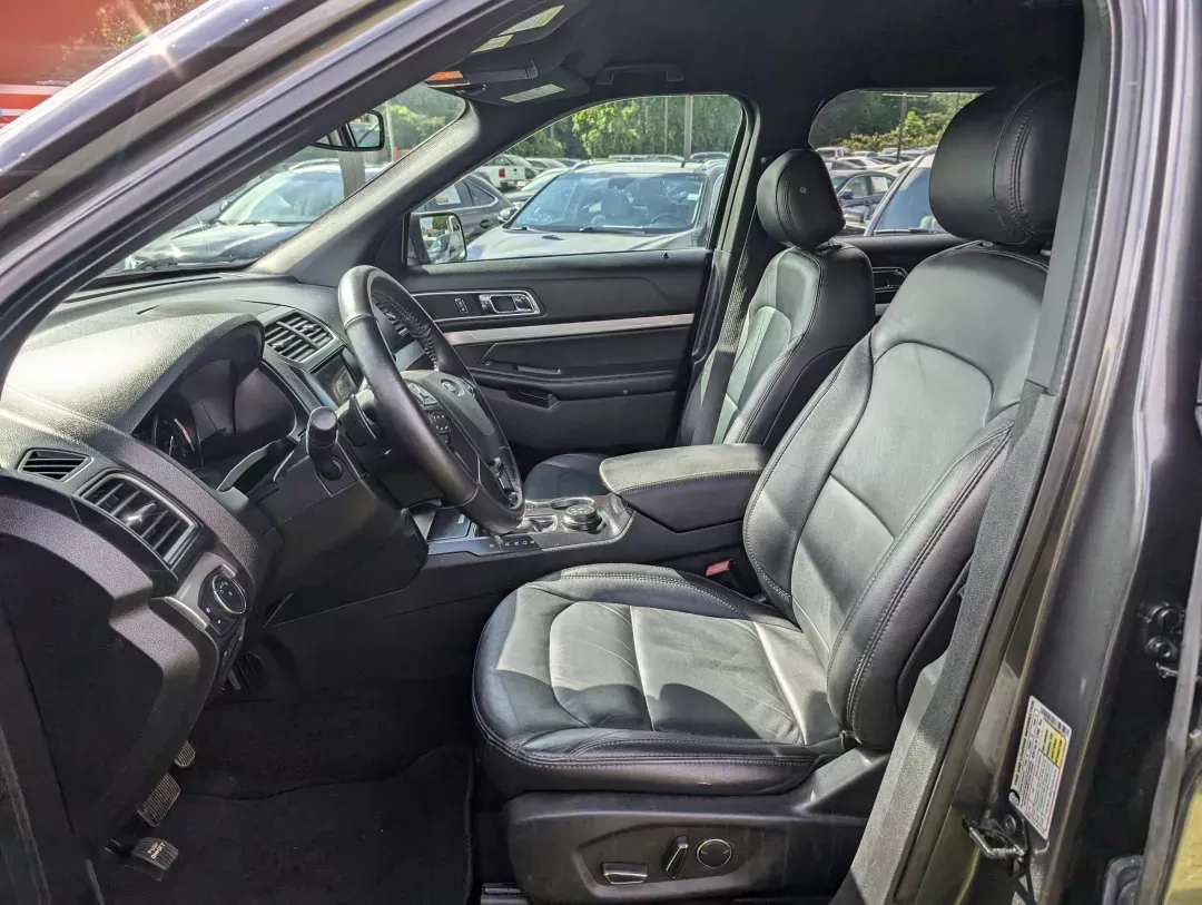 2017 Ford Explorer XLT (1FM5K8D83HG) with an Regular Unleaded V-6 3.5 L/213 engine, 6-Speed Automatic w/OD transmission, located at 3959 U.S. 80 W, Phenix City, AL, 36870, (334) 297-4885, 32.469296, -85.135185 - 2017 Ford Explorer XLT - Photo#9