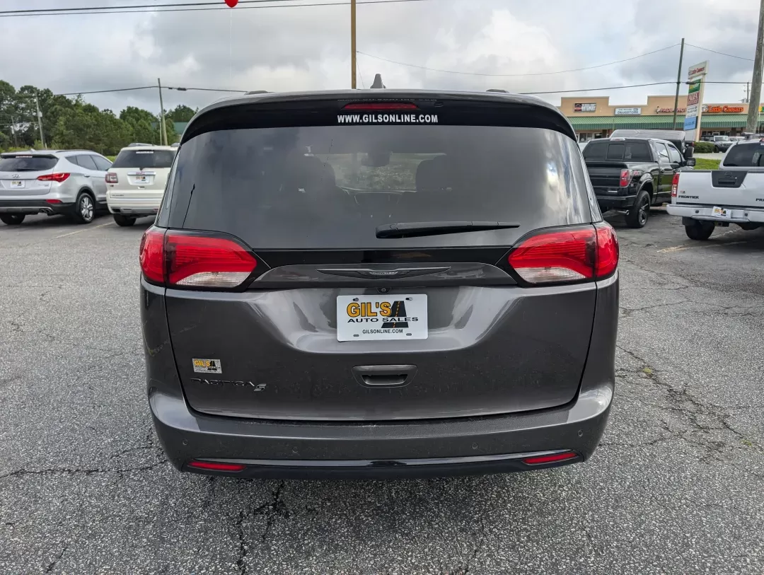 2019 /Black/Black/Black Chrysler Pacifica Touring Plus (2C4RC1FG7KR) with an Regular Unleaded V-6 3.6 L/220 engine, 9-Speed Automatic w/OD transmission, located at 3959 U.S. 80 W, Phenix City, AL, 36870, (334) 297-4885, 32.469296, -85.135185 - 2019 Chrysler Pacifica Touring Plus - Photo#5
