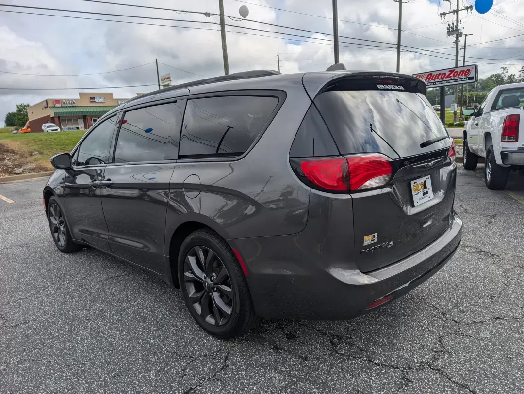 2019 /Black/Black/Black Chrysler Pacifica Touring Plus (2C4RC1FG7KR) with an Regular Unleaded V-6 3.6 L/220 engine, 9-Speed Automatic w/OD transmission, located at 3959 U.S. 80 W, Phenix City, AL, 36870, (334) 297-4885, 32.469296, -85.135185 - 2019 Chrysler Pacifica Touring Plus - Photo#6