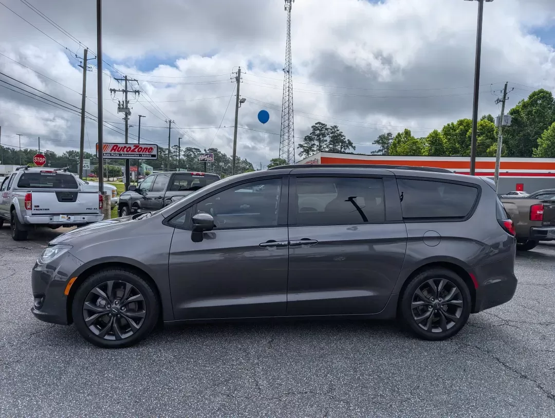 2019 /Black/Black/Black Chrysler Pacifica Touring Plus (2C4RC1FG7KR) with an Regular Unleaded V-6 3.6 L/220 engine, 9-Speed Automatic w/OD transmission, located at 3959 U.S. 80 W, Phenix City, AL, 36870, (334) 297-4885, 32.469296, -85.135185 - 2019 Chrysler Pacifica Touring Plus - Photo#7