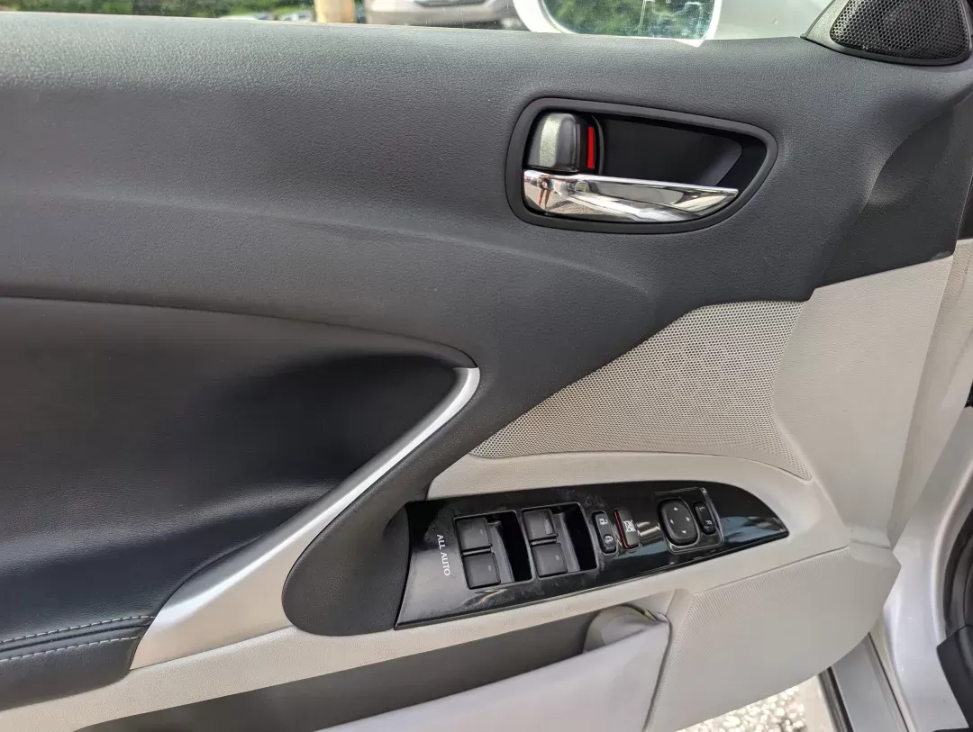 2011 Lexus IS 250 (JTHBF5C21B5) with an Gas V6 2.5L/152 engine, 6-Speed Automatic transmission, located at 3959 U.S. 80 W, Phenix City, AL, 36870, (334) 297-4885, 32.469296, -85.135185 - 2011 Lexus IS 250 - Photo#8