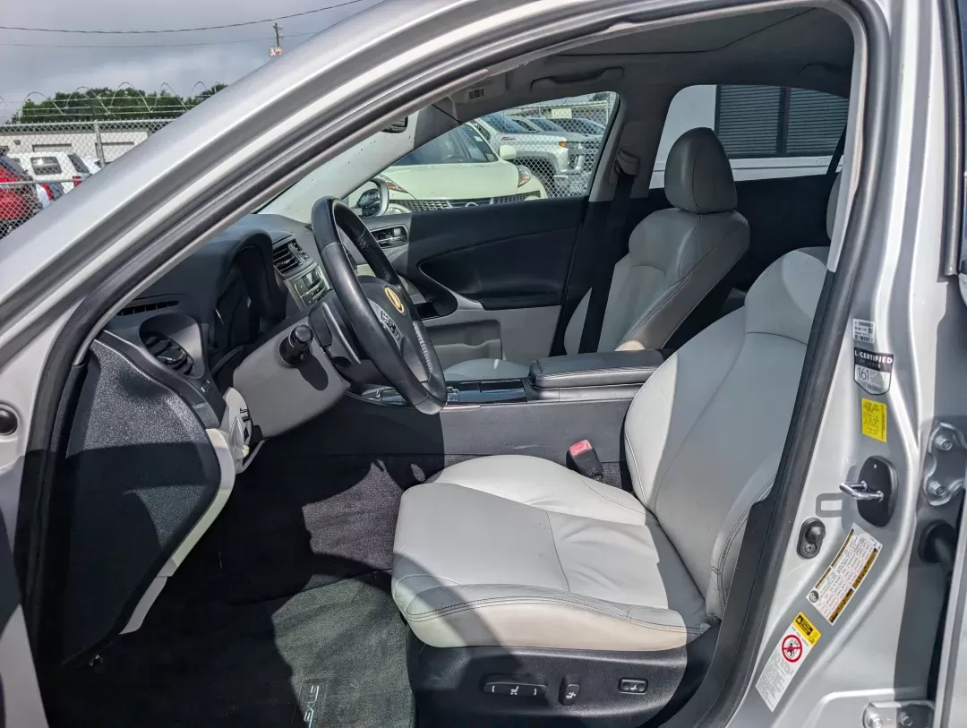 2011 Lexus IS 250 (JTHBF5C21B5) with an Gas V6 2.5L/152 engine, 6-Speed Automatic transmission, located at 3959 U.S. 80 W, Phenix City, AL, 36870, (334) 297-4885, 32.469296, -85.135185 - 2011 Lexus IS 250 - Photo#9